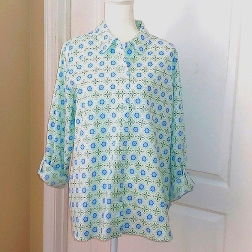 NEW.  Croft & Barrow Roll Tab Sleeve Blouse. Size XXL.